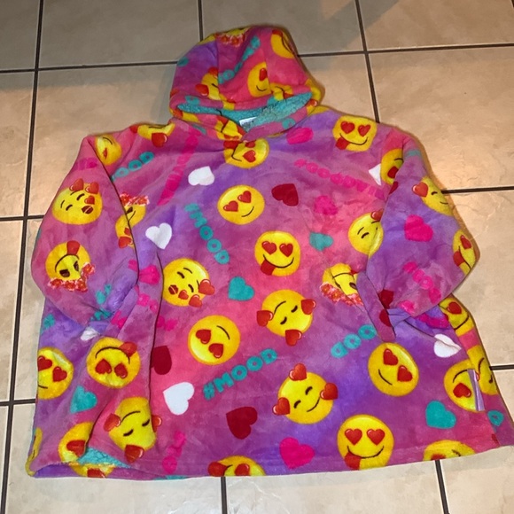 Emoji OverSized Kids Fluffy hoodie sweater Girls Kids 4-10 Like New! - Picture 2 of 10